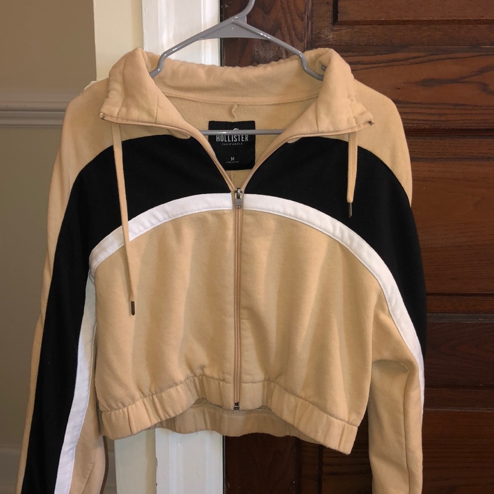 pale yellow hollister sweatshirt